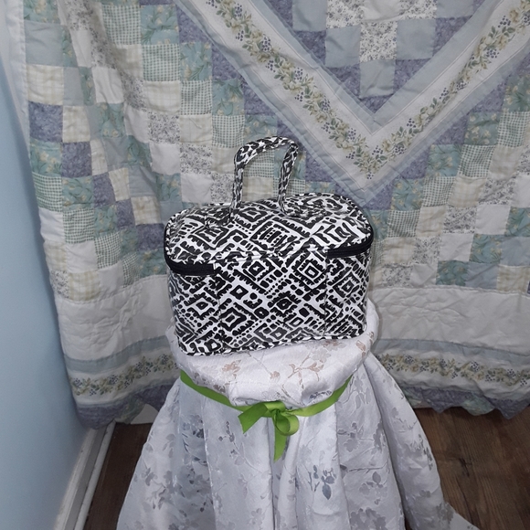 Train Case - Picture 2 of 6